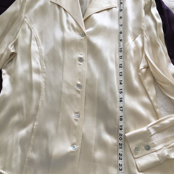 Women's cream color silk (satin) button front blouse, sz 8 - Picture 5 of 6